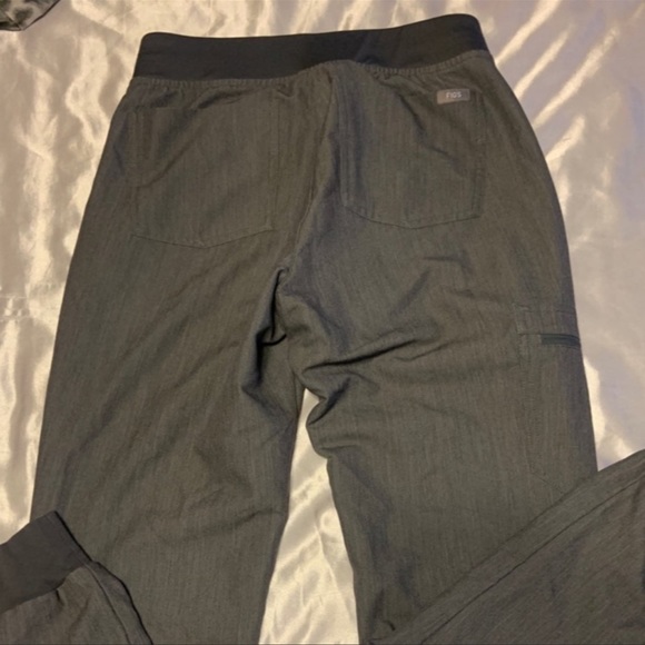 NWOT Figs XS Graphite scrub set - Picture 6 of 8